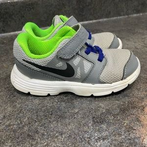 Nike boy tennis shoes, grey and green
